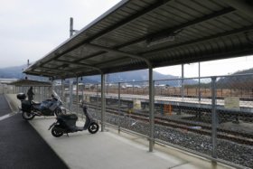 あき亀山駅バイク置き場