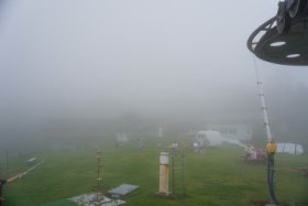 山頂公園は霧の中