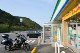 コンビニでお八つを…