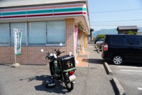 コンビニでコーヒーを…
