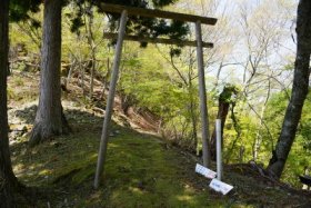 山道が…