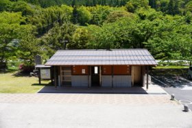 ゆばら湯っ足り広場
