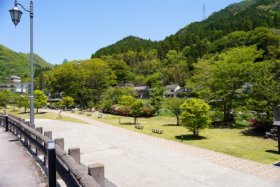 ゆばら湯っ足り広場