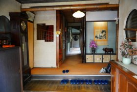 山根旅館入口