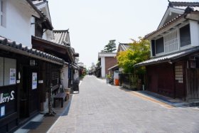 さらに歩いて回る