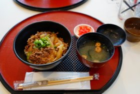 お昼は…