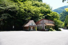トイレと廃屋