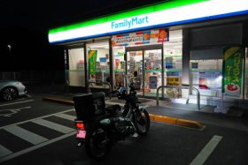 コンビニで