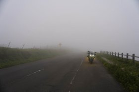 霧の中を戻ります