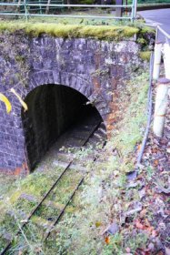 道路の下側です