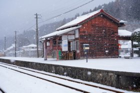 雪がちらつきました